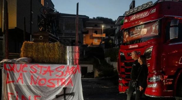 Protes Pengemudi Truk Bikin Rak-Rak Supermarket Kosong di Seluruh Italia Selatan